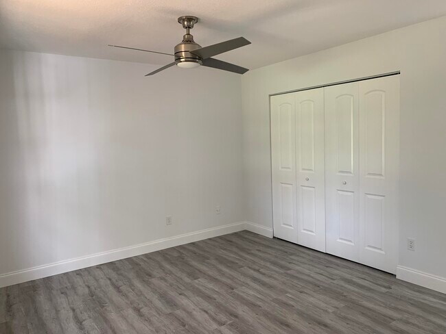 Foto del edificio - 2333 SE Berkshire Boulevard  Port Saint Lu...
