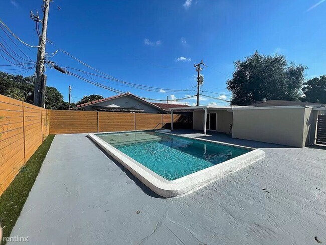 Foto del edificio - 3 br, 2 bath House - 630 SW 36th Ct