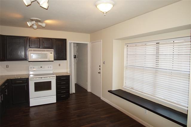 Foto del edificio - 521 English Oak St