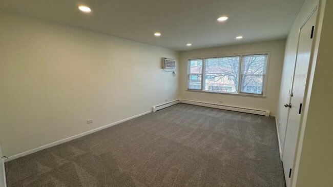 Building Photo - 3 bedroom in CHICAGO IL 60630