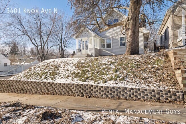 Building Photo - Stunning 4 Bedroom! Rent Ready!!