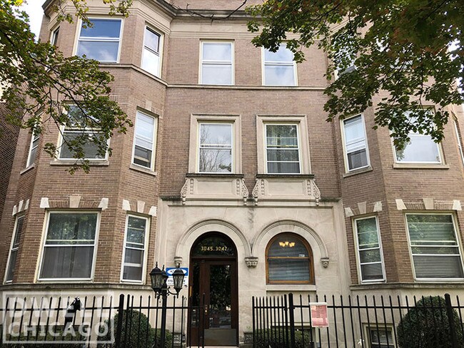 Foto del edificio - 3025 W Logan Blvd