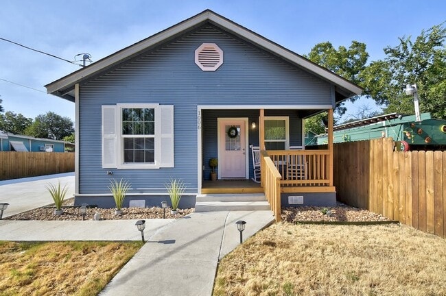 Photo - 1006 Center St House