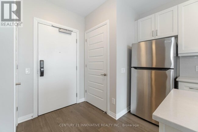 Building Photo - 95 Dundas St W