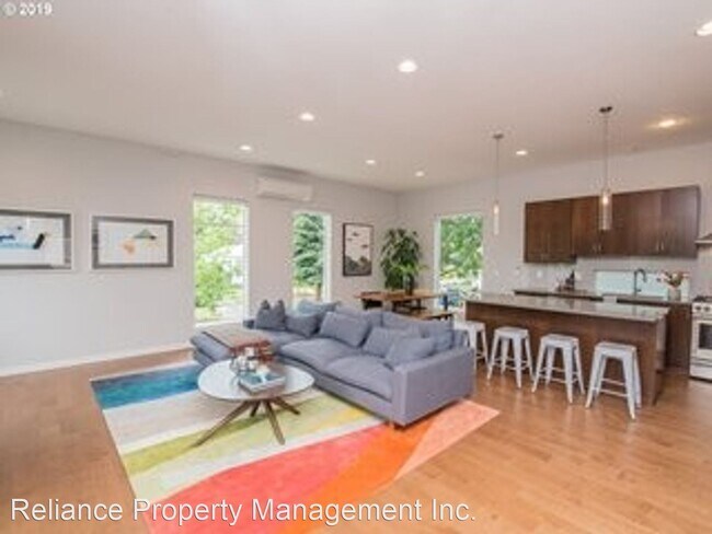 Foto del edificio - 6248 N Concord Ave