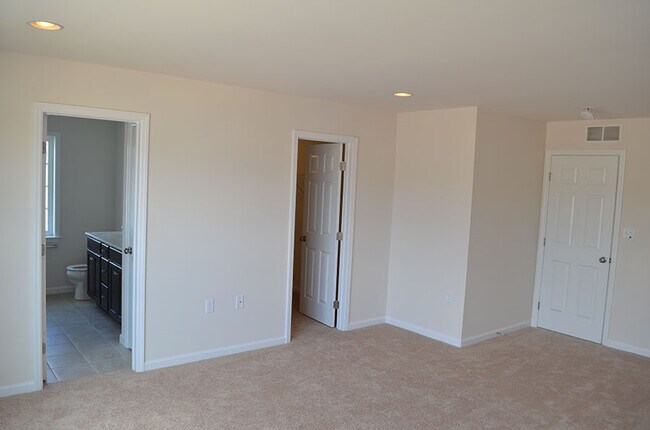 Building Photo - 702 Mayer Place
