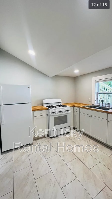 Foto del edificio - 445 Davidson Ct