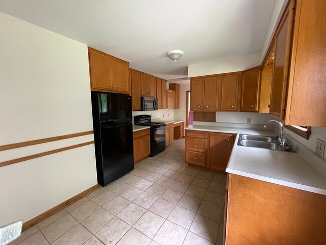 Kitchen - 2320 Rinderle Dr