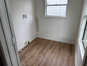 Building Photo - 411 N Baron St