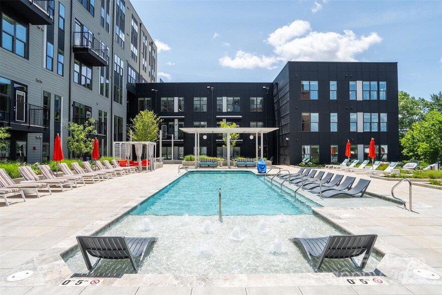 Foto principal - 3305 South Blvd