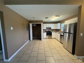 Building Photo - 743 Ivan Ave S