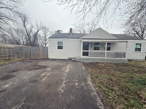 Building Photo - 2222 N Hillcrest Ave