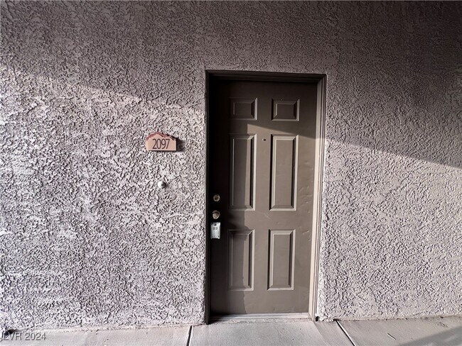Foto del edificio - 8250 N Grand Canyon Dr