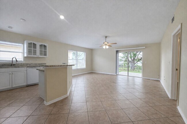Foto del edificio - 2310/2312 NE 8th Pl