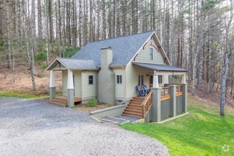 Building Photo - 302 Parkway Dr