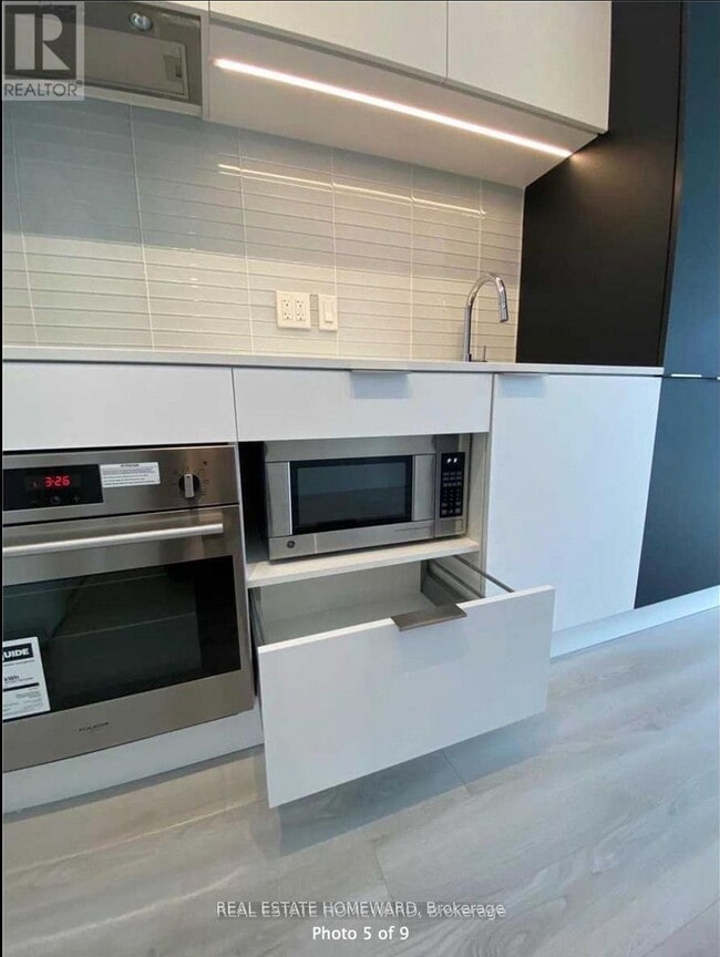 Building Photo - 33 Helendale Ave