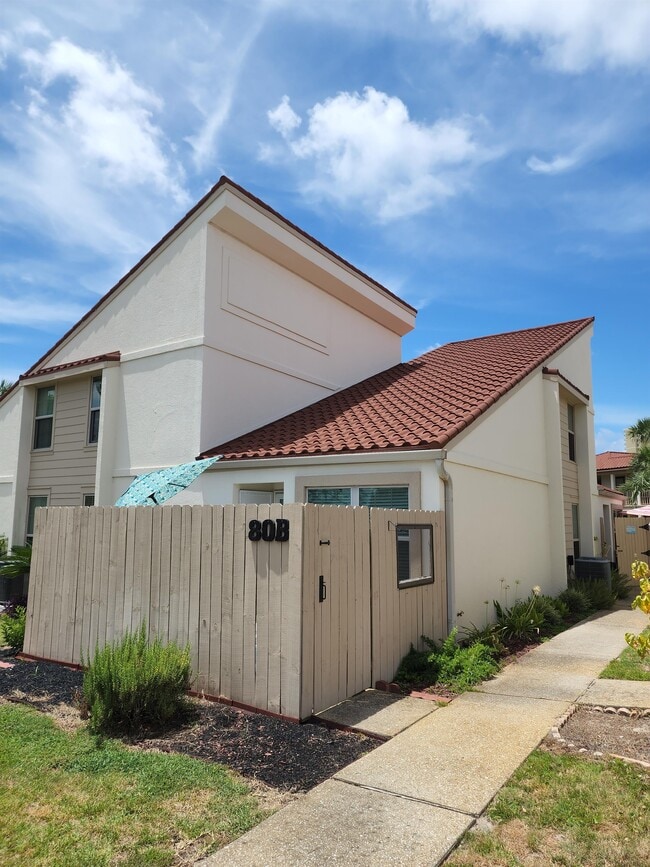 Building Photo - 17462 Front Beach Rd