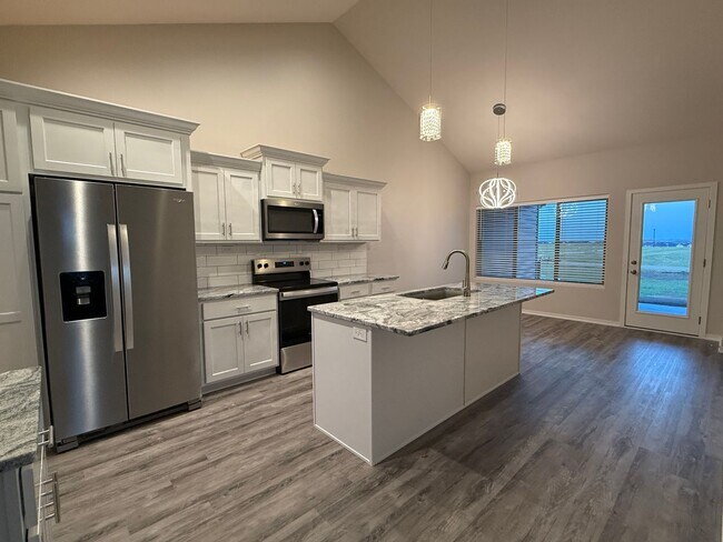 Foto del edificio - New Construction 3 bedroom/3 bath townhome in South Lincoln