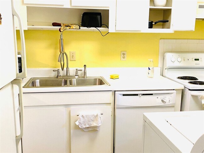 Foto del edificio - 2731 Blairstone Ct