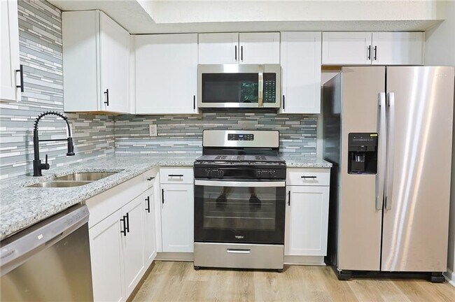 Foto del edificio - 4411 Flakes Mill Rd