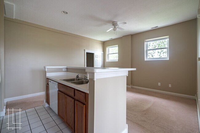 Foto del edificio - 225 E 5th Ave