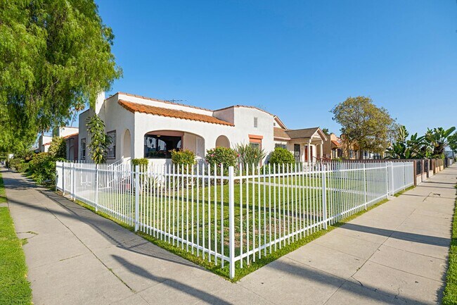 Building Photo - 5700 S Gramercy Pl