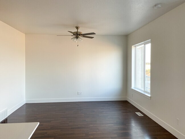Building Photo - 4372 W Hemsley Ln