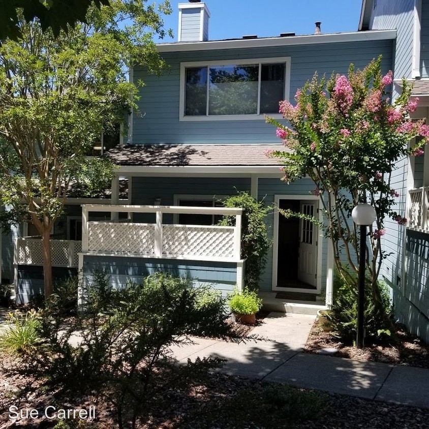 Foto principal - 2 br, 2.5 bath House - 343 N Main Street