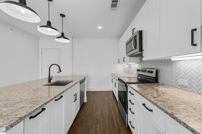 Building Photo - Modern 1/1 Condo in The Colony