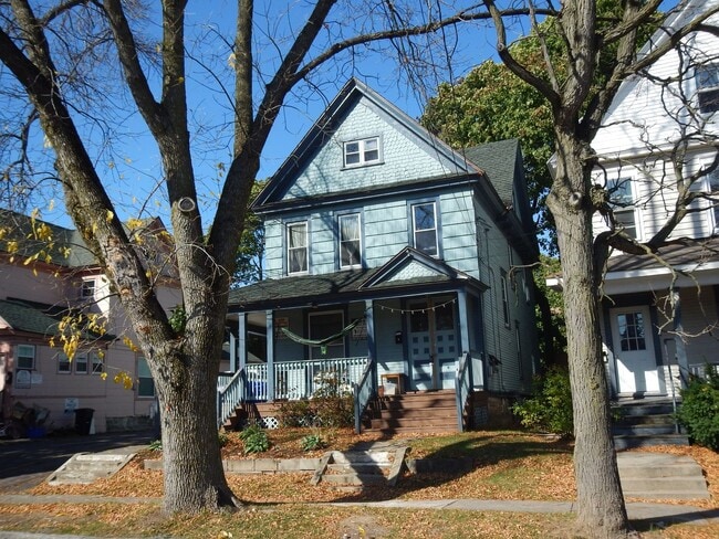 Building Photo - 129 Dell St