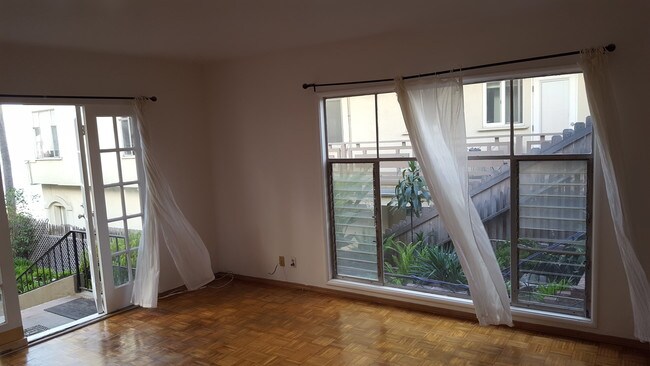 Foto del edificio - 1812 E Ocean Blvd