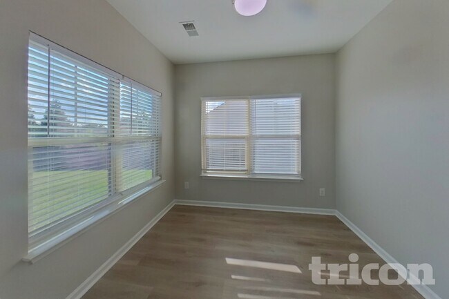 Foto del edificio - 539 Branch Wood Dr