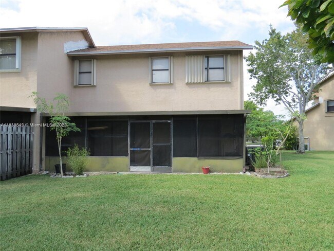 Foto del edificio - 216 Lakeside Cir