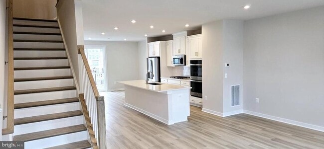 Building Photo - 24148 Thurso Sq