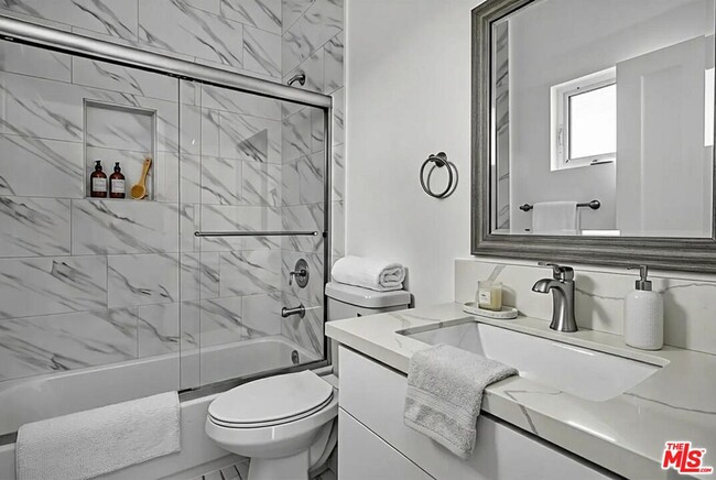 Building Photo - 4701 Saturn St