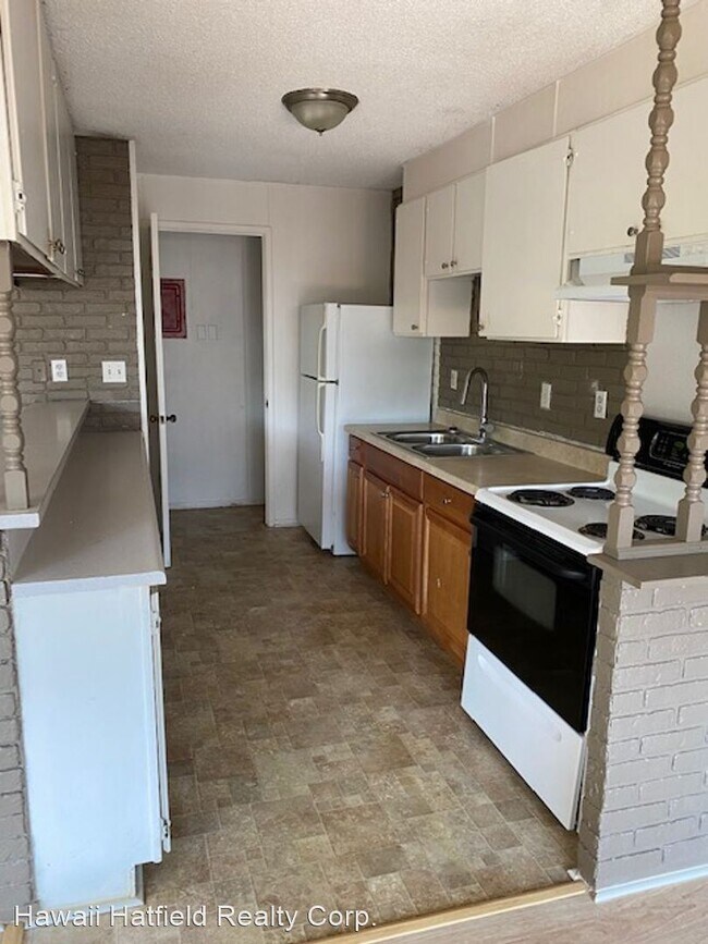 Building Photo - 3 br, 1 bath House - 85-150 C Ala Hema Street