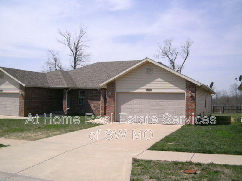 Primary Photo - 3923 S Timbercreek Ave