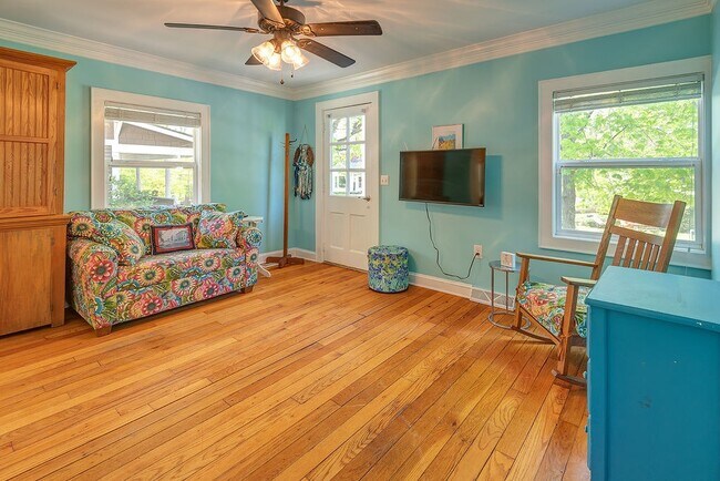 Building Photo - 102 Middlemont Avenue