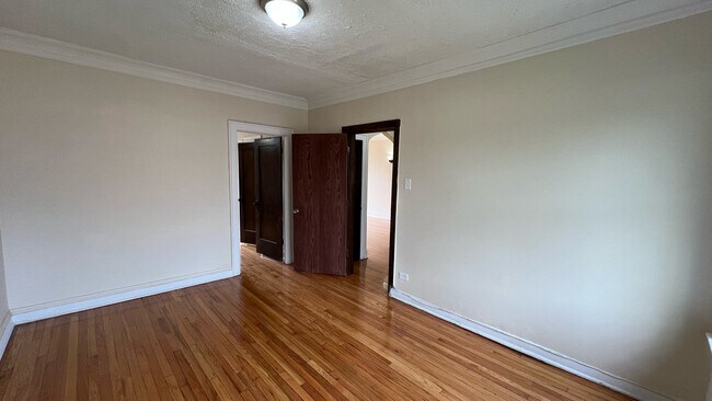 Foto del edificio - 8748 S Dauphin Ave