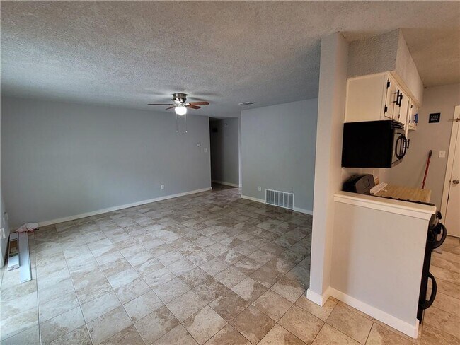 Building Photo - 8212 Gallatin Dr