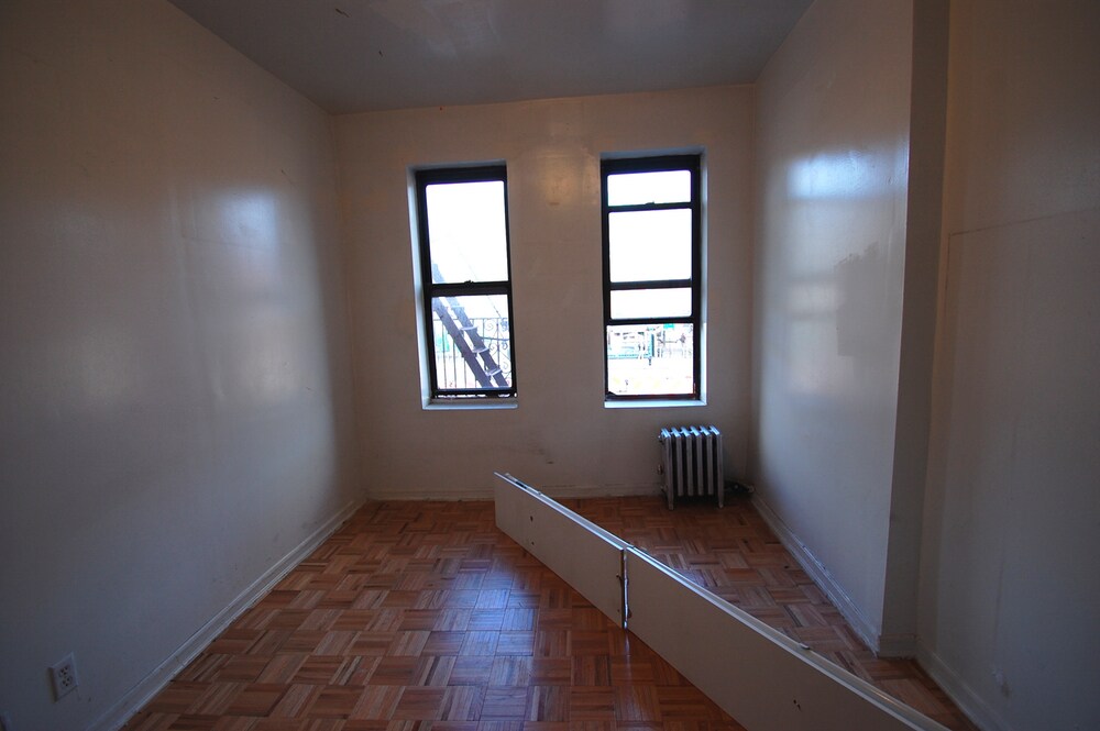 Primary Photo - 203 Allen St