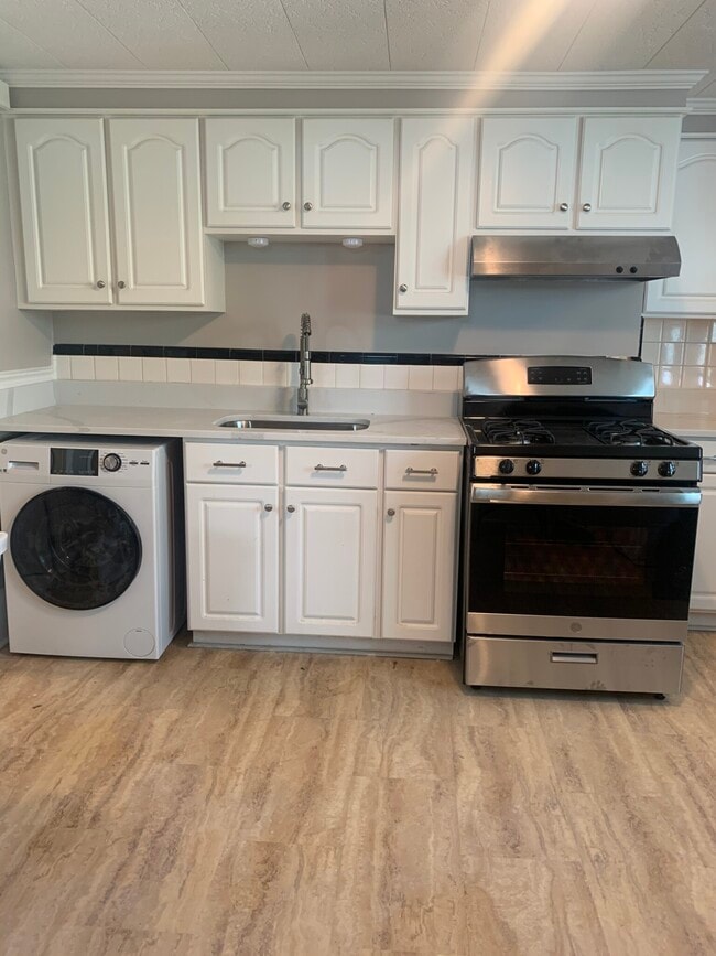 Building Photo - 22 Story St