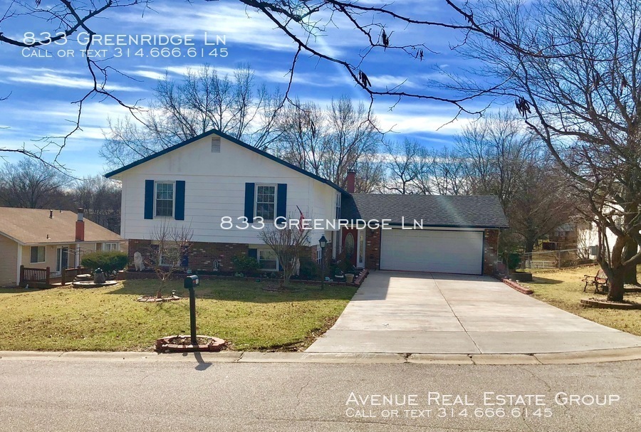 Primary Photo - Spacious and Bright 3 Bedroom Home
