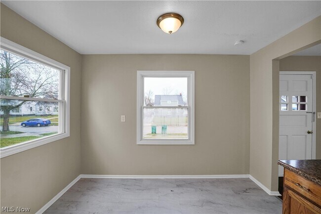 Building Photo - 18721 Fairway Ave