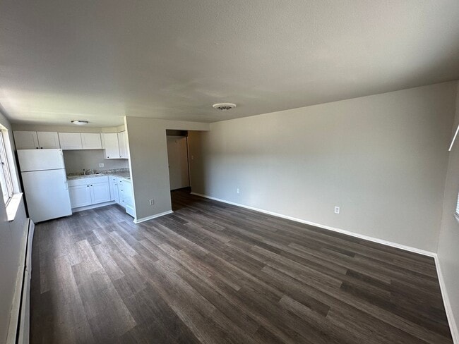 Building Photo - Updated 1-bed, 1-bath Edgewater condo on the 1st floor located near Sloan’s Lake!