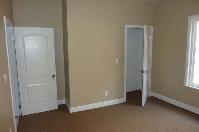 Foto del edificio - 1155 W 36th St