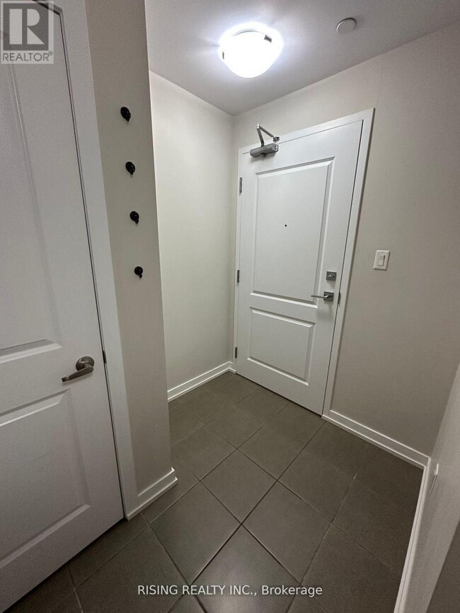 Building Photo - 125 Shoreview Pl
