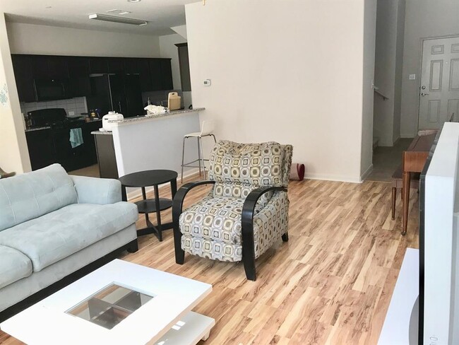 Foto del edificio - 1620 Bryant Dr