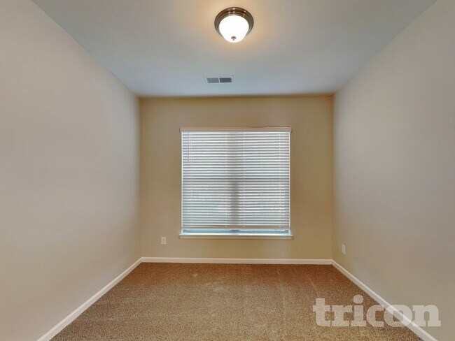Building Photo - 1760 Long Acre Dr