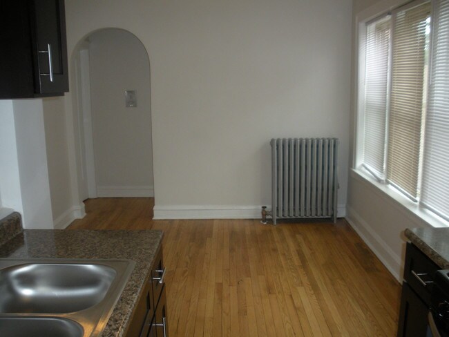 Building Photo - 1725 W 91st St